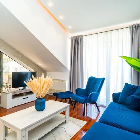 Elly Apartment
